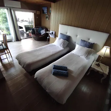 Near The Airport בית אירוח Maía