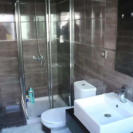 Near The Airport Maía