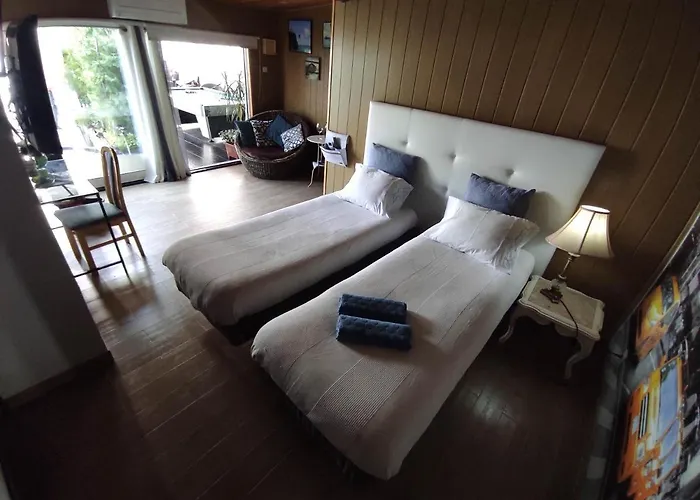 Near The Airport Séjour chez l'habitant Maía