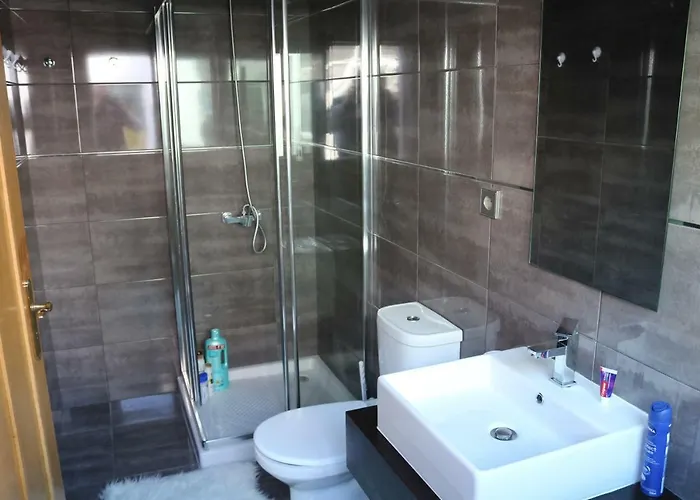 Near The Airport Maía